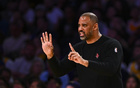 改寫標題：三分高手失業，場均14+2，欲留NBA，火箭鋒線人滿為患。